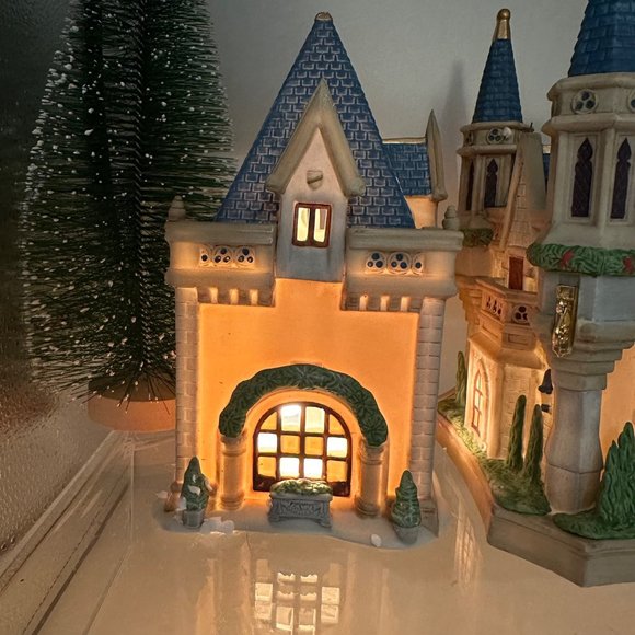 Department 56 Disney Parks Village Series Heritage Village Collection Light Up - Picture 3 of 16